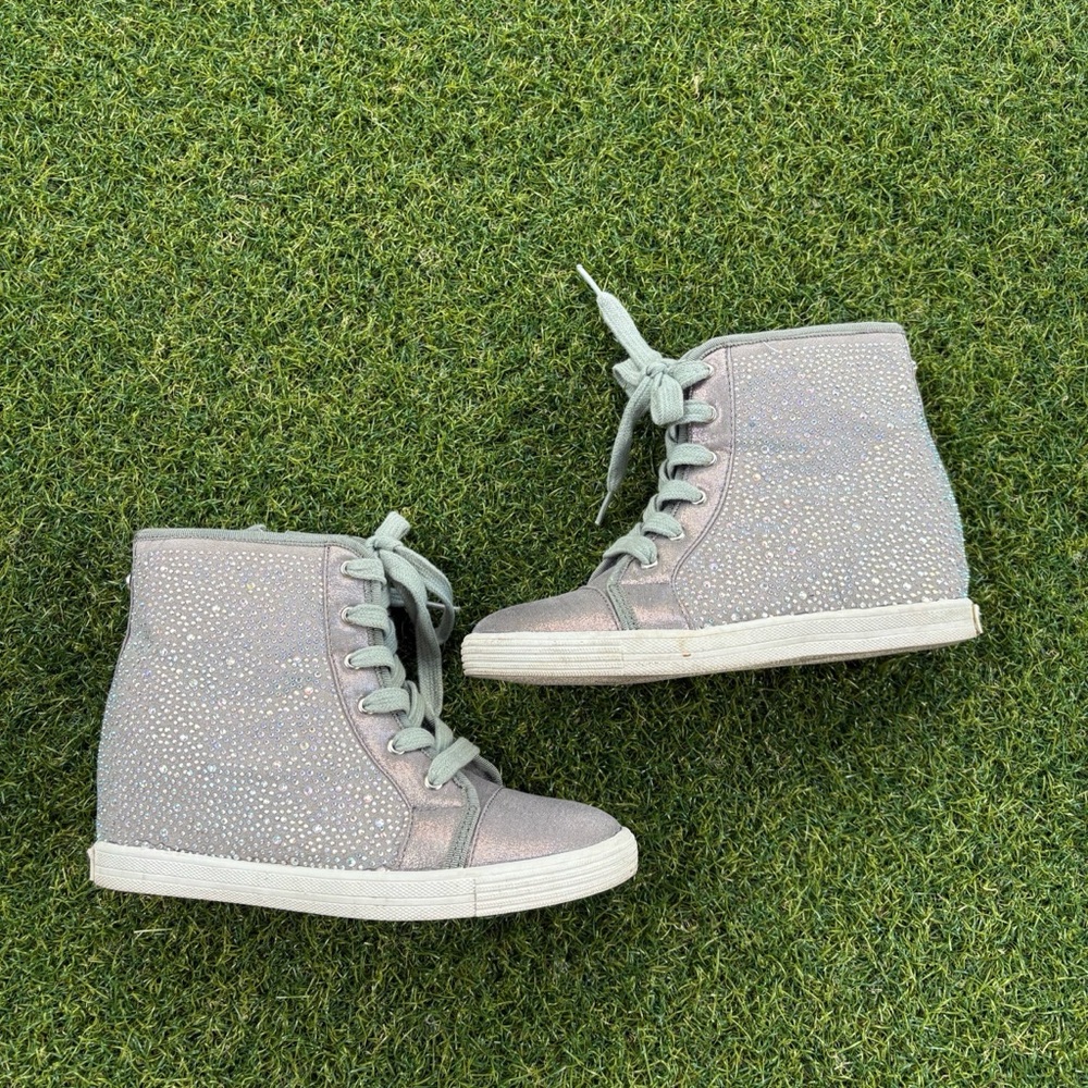 Stuart Weitzman big Kids Jewel Vance hidden wedge Silver Glitter Sneakers sz 3
